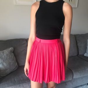 Aritzia Talula Pink Pleated Skirt Size 6 EUC